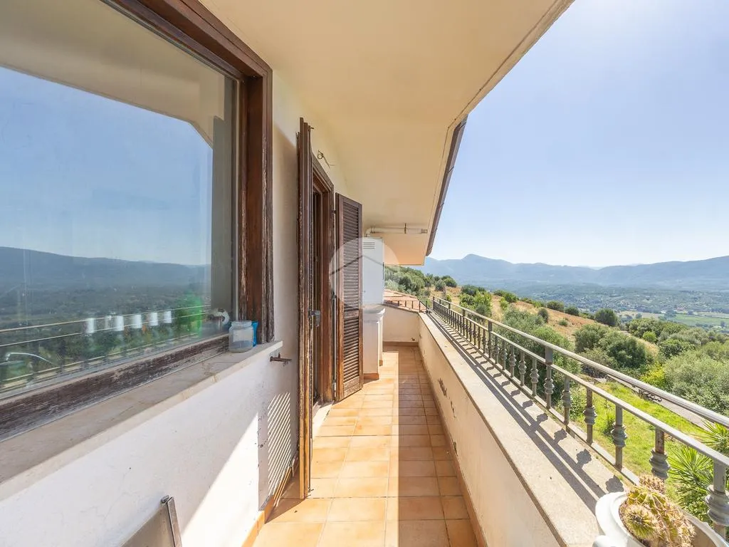 Balcon - Versatile Villa with Olive Grove in Guidonia Montecelio
