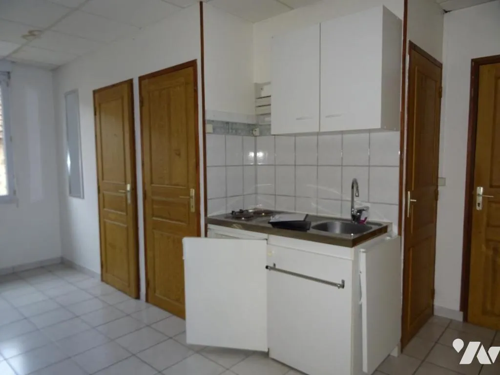 Köök - Studio with Kitchenette in Bezannes
