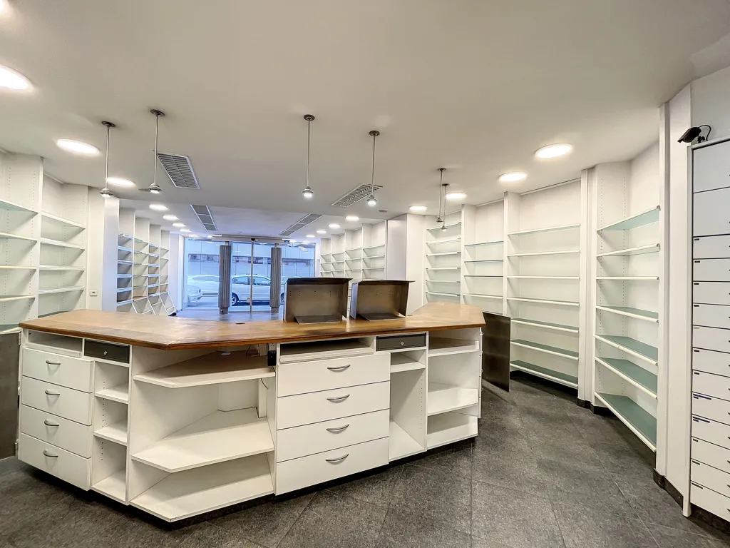 Bureau - Local Commercial avec Vitrine dans le Centre de Bruxelles