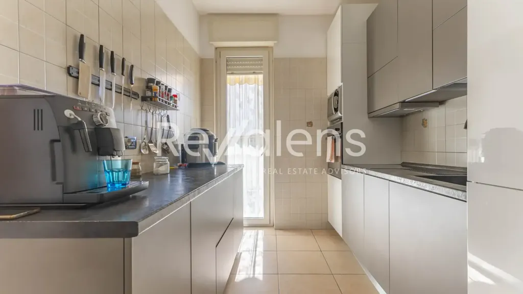 Cuisine - Modern Apartment with Balcony in Bari