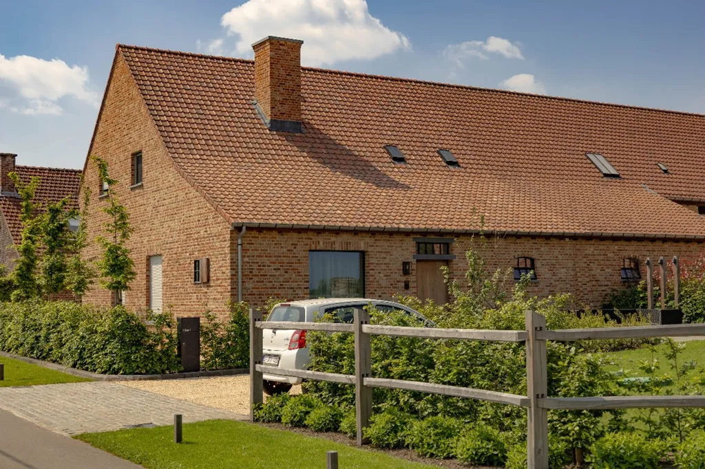 Esterno - Semi-Open House with Solar Panels in Peer