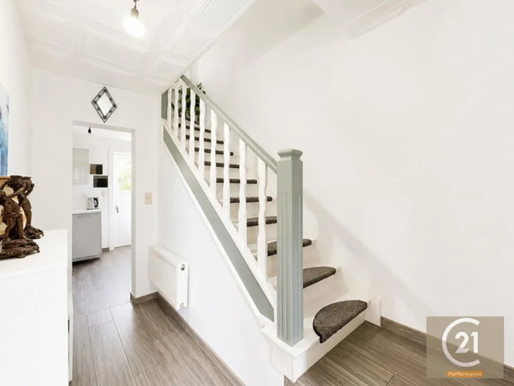 Pièces - Maison Rénovée avec Terrasse à Buizingen