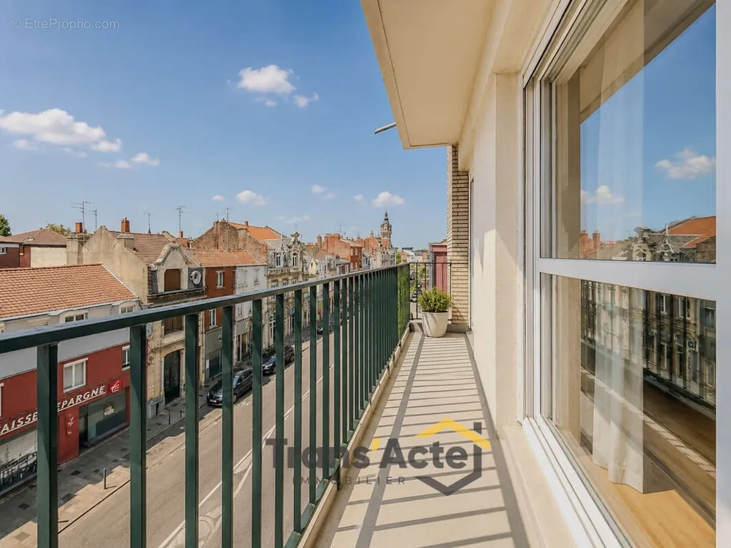 Rõdu - Bright 3-Bed Flat with Balconies in Loos