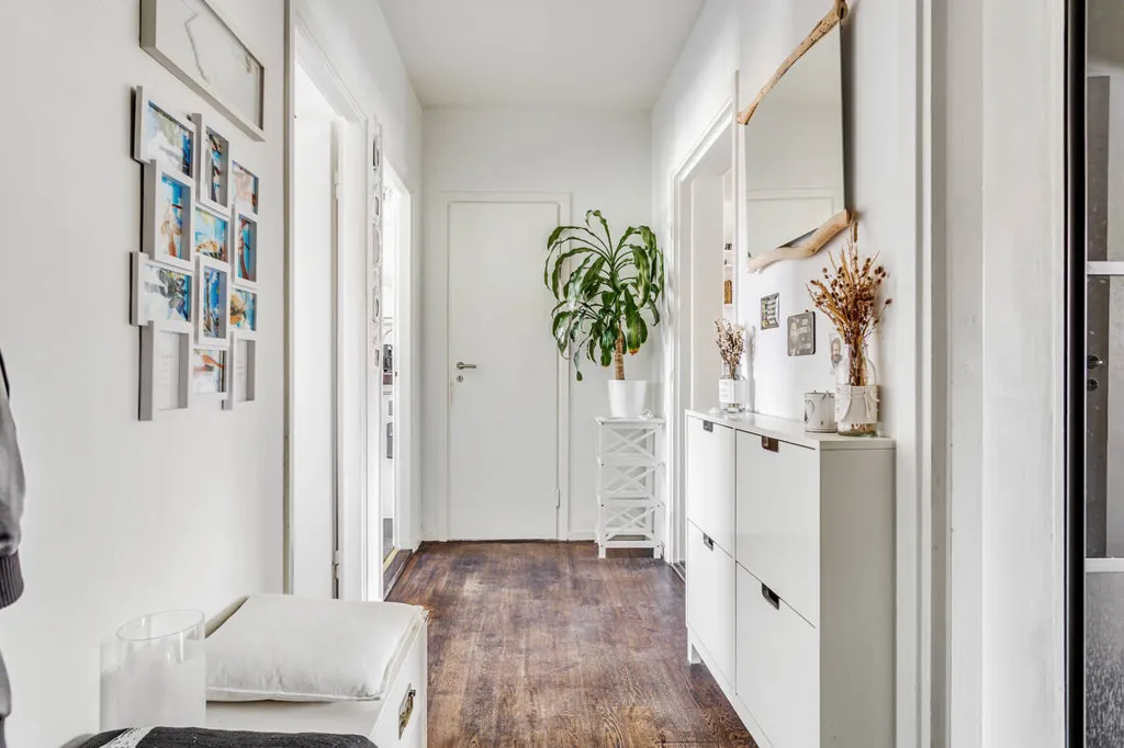Flur - Apartment with South-Facing Balcony in Liljeholmen