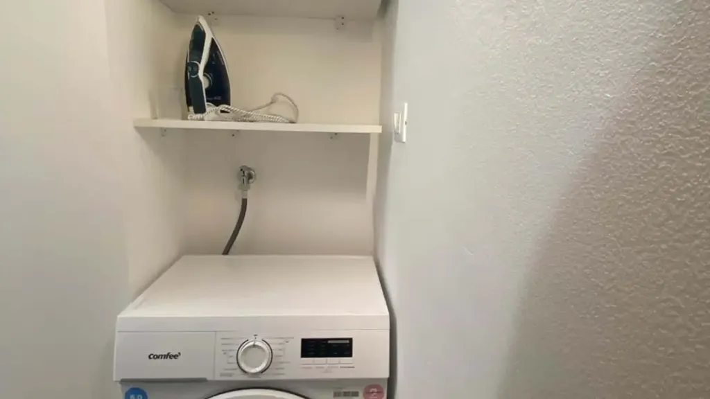 Pesuköök - One-Bedroom Apartment with Balcony in Basiglio