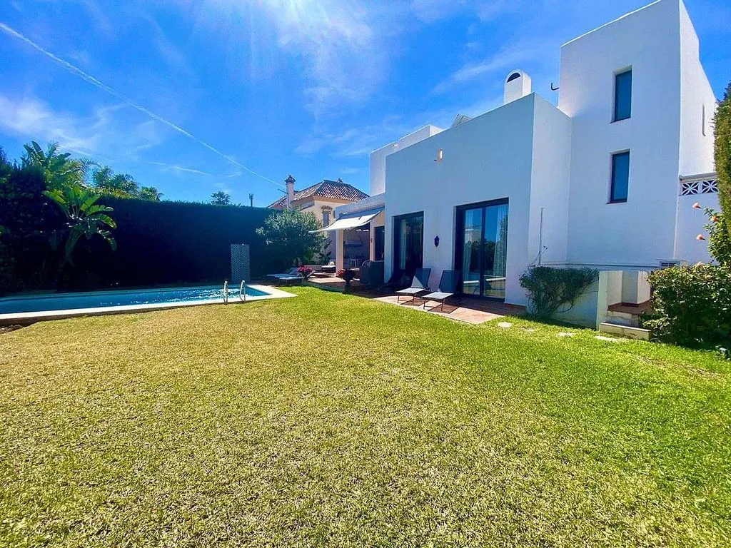 Bassein - Chalet with Pool and Terrace in Casco Antiguo
