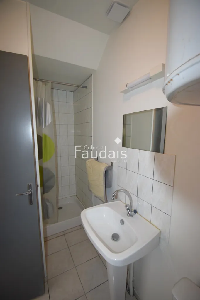 Salles de bain - Studio Meublé en RDC à Saint-Lô
