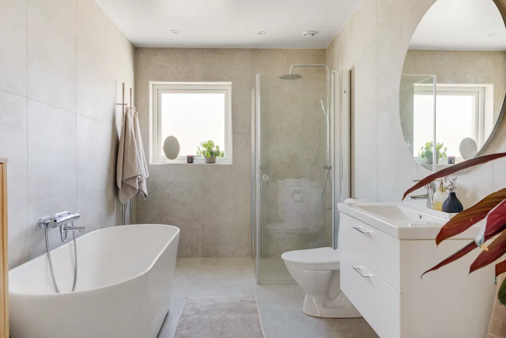 Salles de bain - Modern Villa with Generous Light in Vallby
