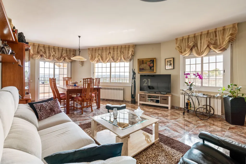 Living Room - Independent House with Montserrat Views in Abrera