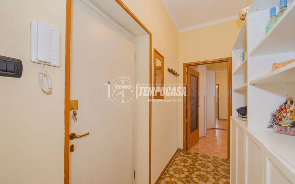 Entrée - One-Bedroom Apartment with Balcony in Vigevano Centre