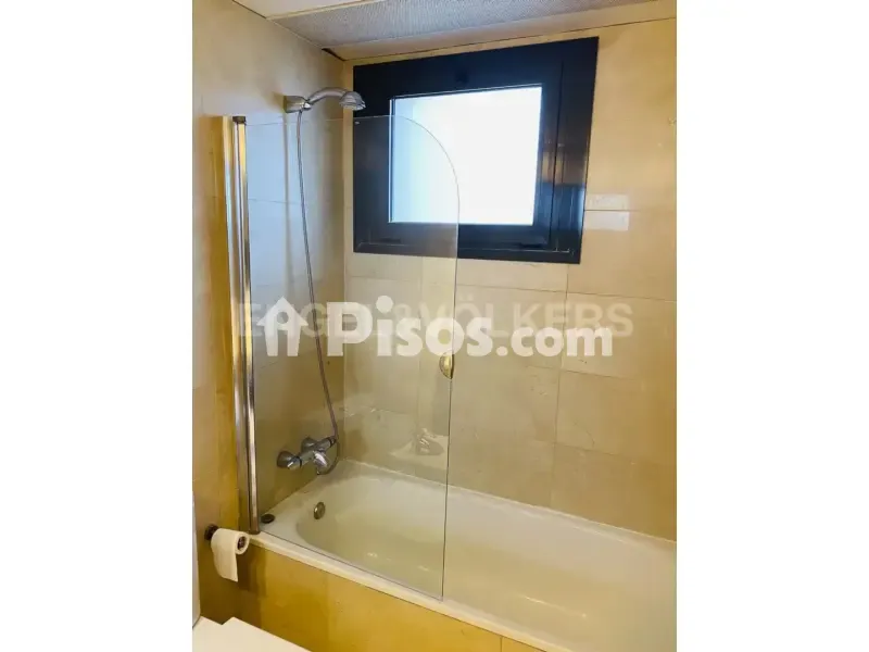 Salles de bain - Furnished Apartment with Balcony in Sant Martí