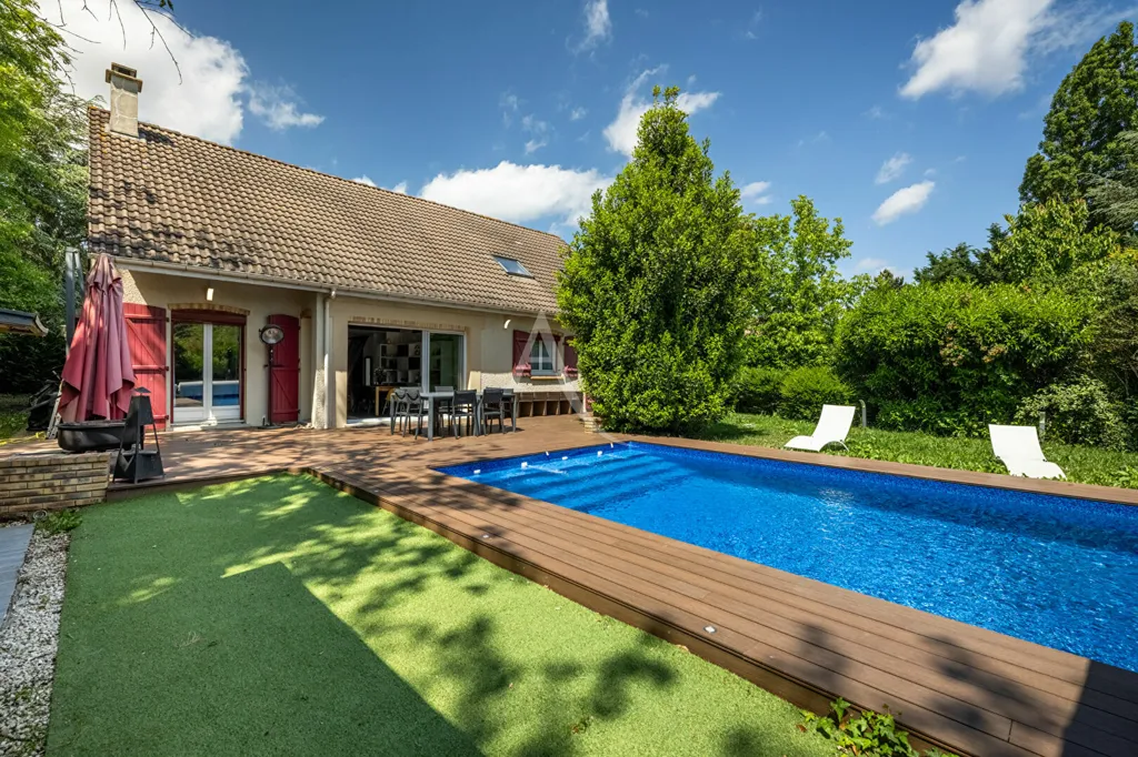 Bassein - Spacious House with Pool in Courdimanche