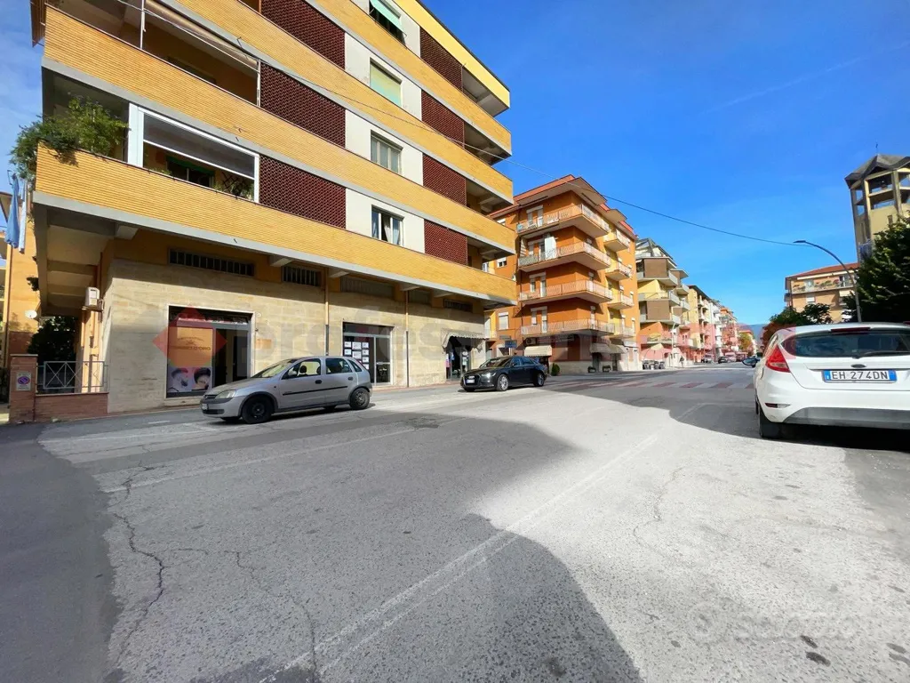 Esterno - Commercial Space with Disabled Access in Rieti