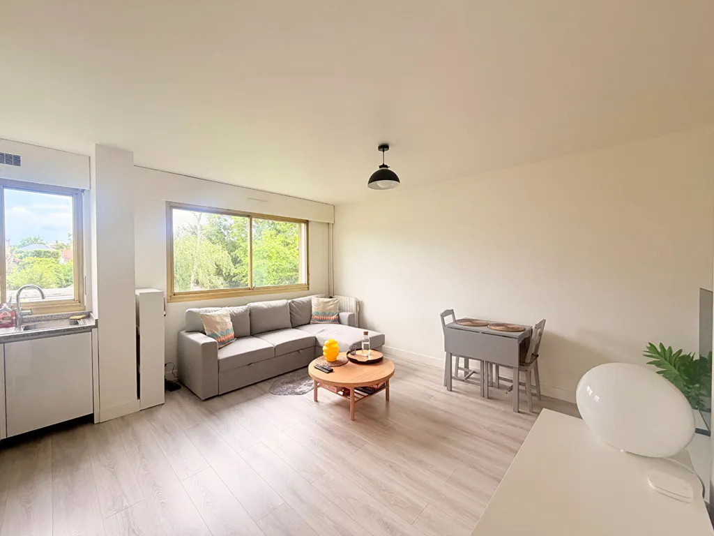 Living Room - Meubled Flat with Parking in Saint-Maur-des-Fossés