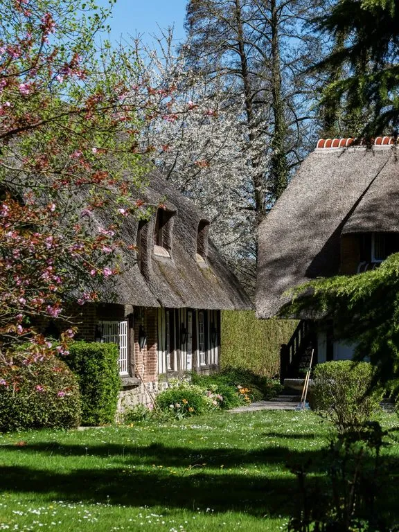 Garden - Medieval Castle with Art Centre in Normandy