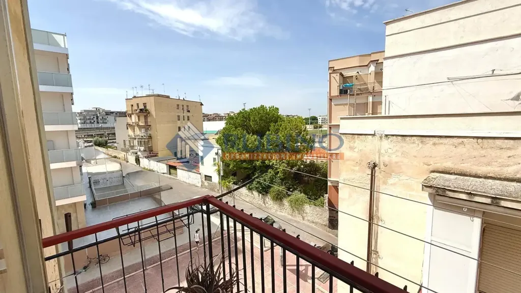 Rõdu - Rear-Facing Apartment with Balcony in Trani