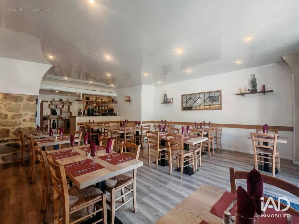 Dining Room - Restaurant with River Terrace in Largentière