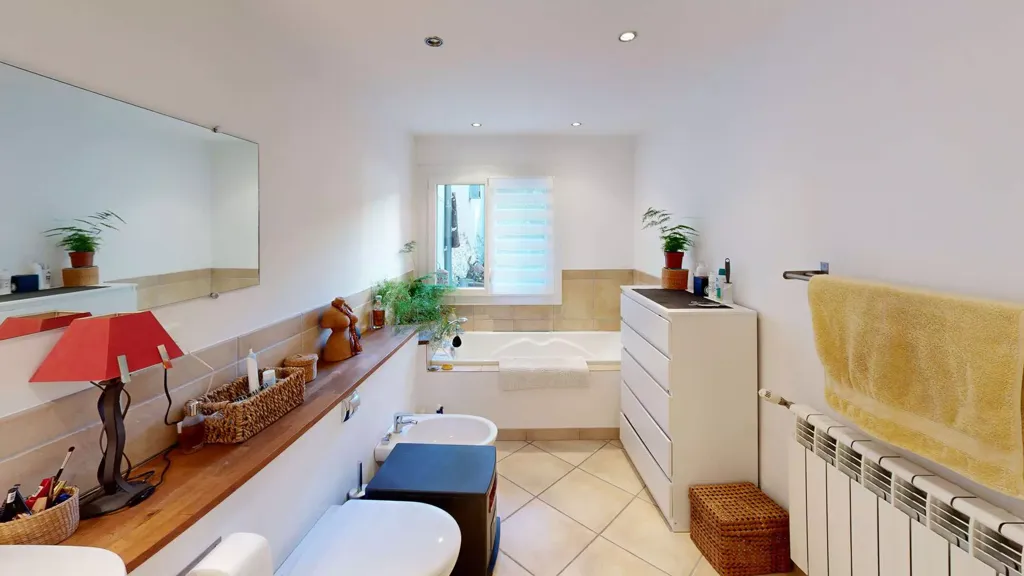 Salles de bain - Maison Bourgeoise avec Jardin à Sablet