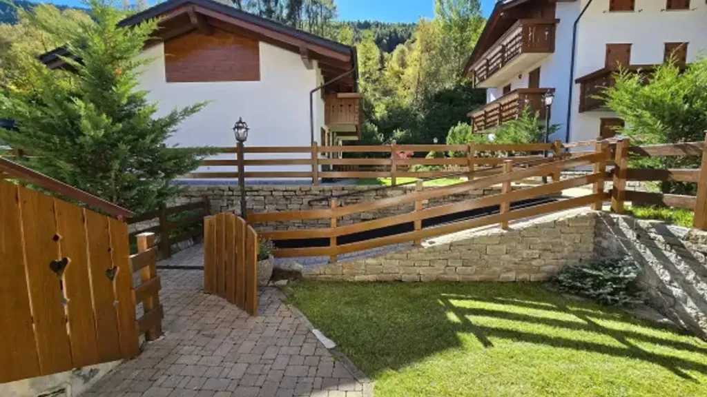 Välivaade - Rustic Trilocale with Private Gardens in Aprica