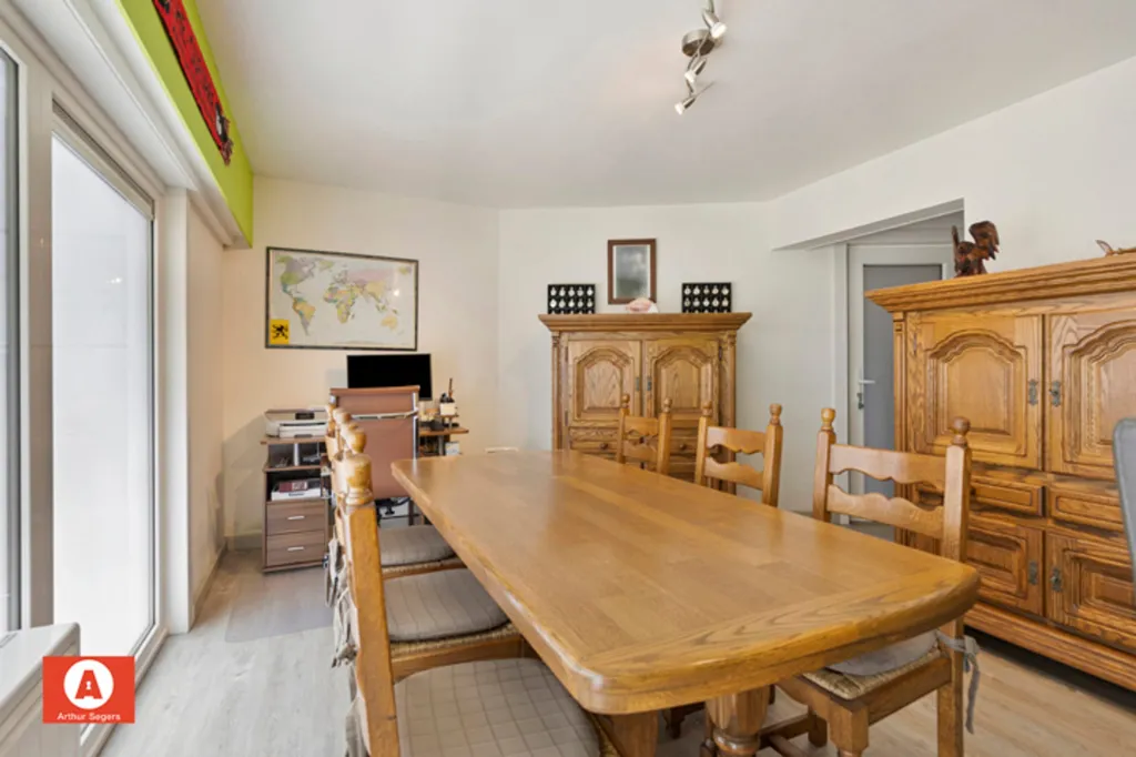 Söögituba - Garden-Level Apartment with Garage in Lebbeke