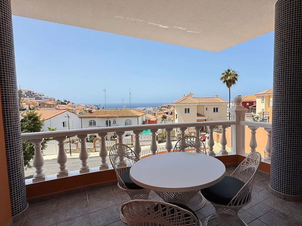 Balcony - Apartment with Pool and Terrace in Arguineguín