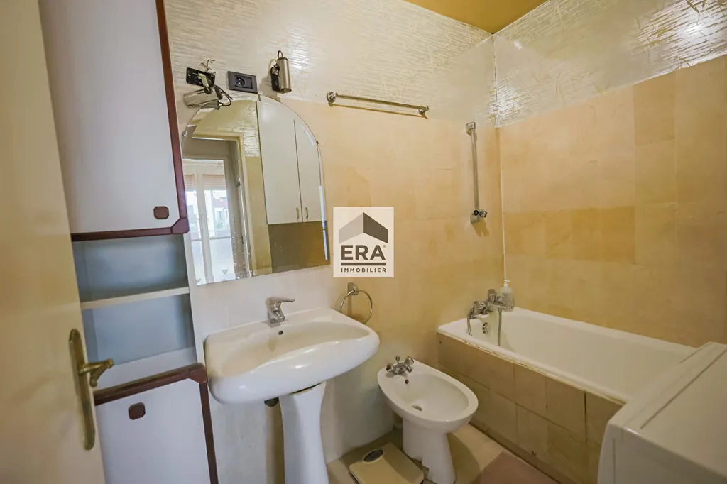 Bathrooms - Family Flat with Balcony in Vincennes