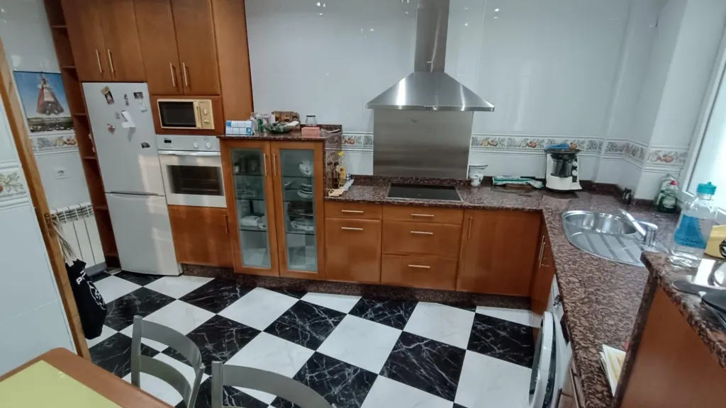 Kitchen - Reformated Flat with High Ceilings in Zamora