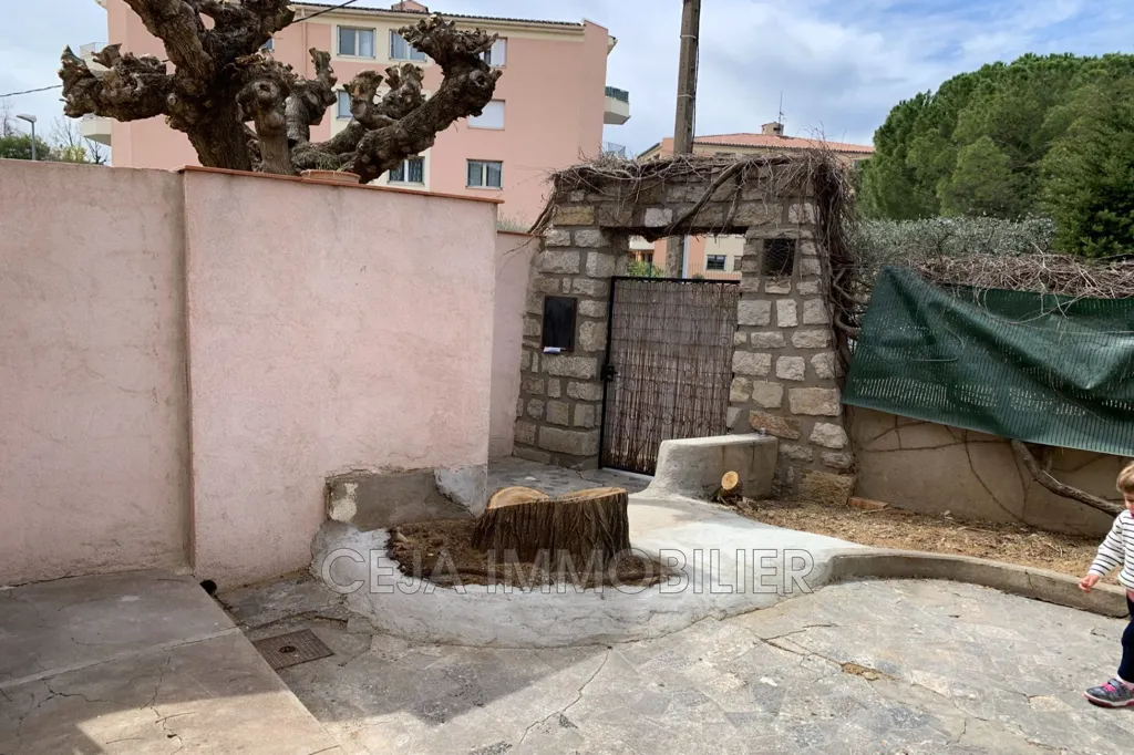 Aed - Studette with Courtyard in Draguignan