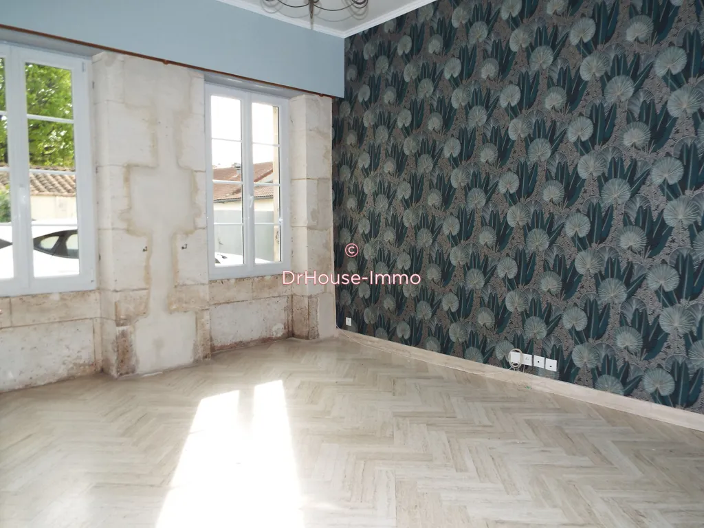 Pièces - Maison Ancienne Rénovée avec Terrasse à Cognac