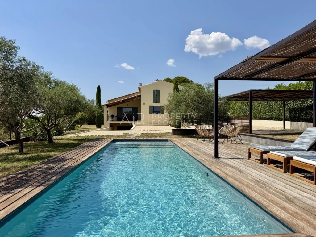 Piscine - Villa Rénovée avec Piscine à Cadenet