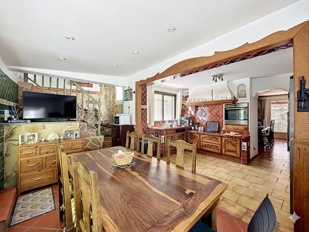 Salle à manger - Maison Rustique avec Terrasses dans les Collines de Pagnol