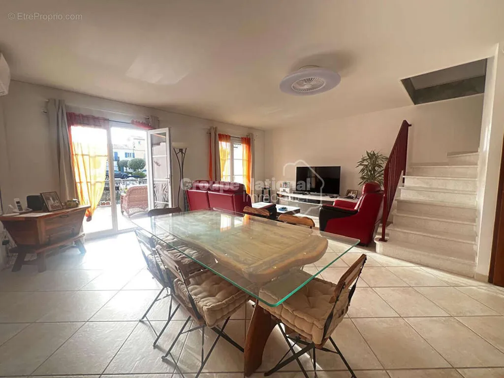 Söögituba - Marina Apartment with Dock in Aigues Mortes