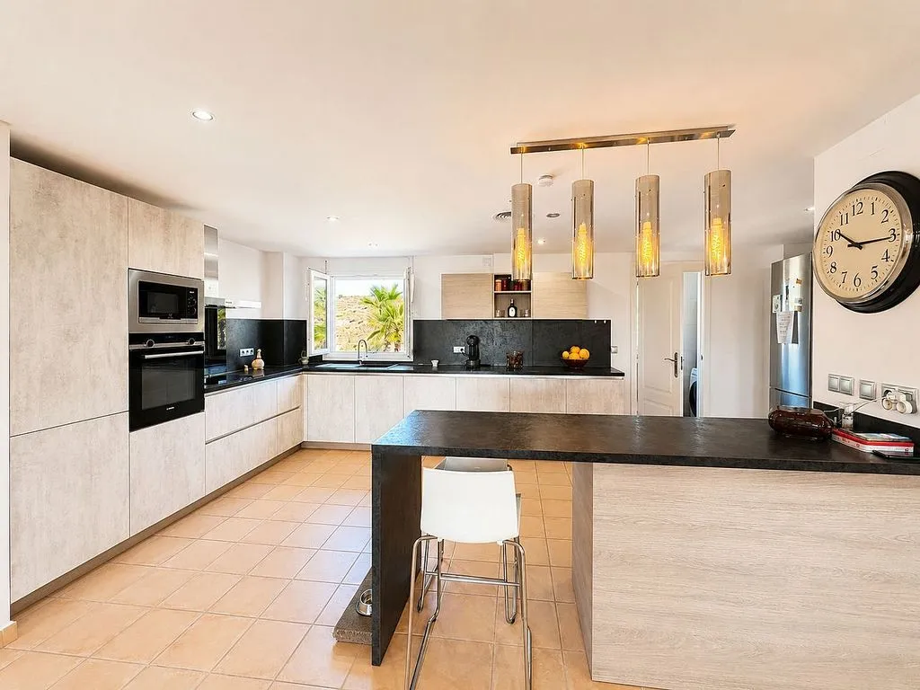 Köök - Duplex with Pool and Terrace in Altaona Golf