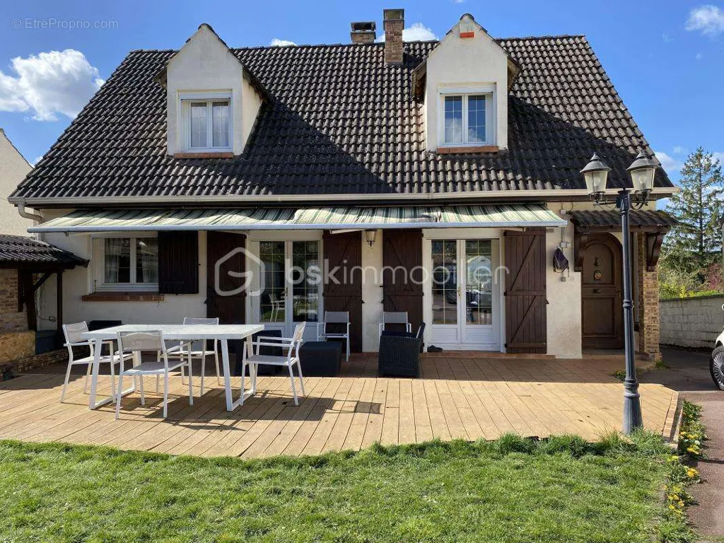Terrass - House with Pool in Saintry-sur-Seine