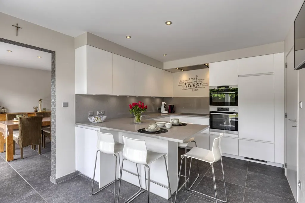 Cucina - Family Home with Solar Panels in Izegem
