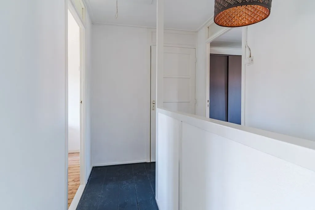 Esik - Modernised Semi-Detached House with Solar Panels in Oss