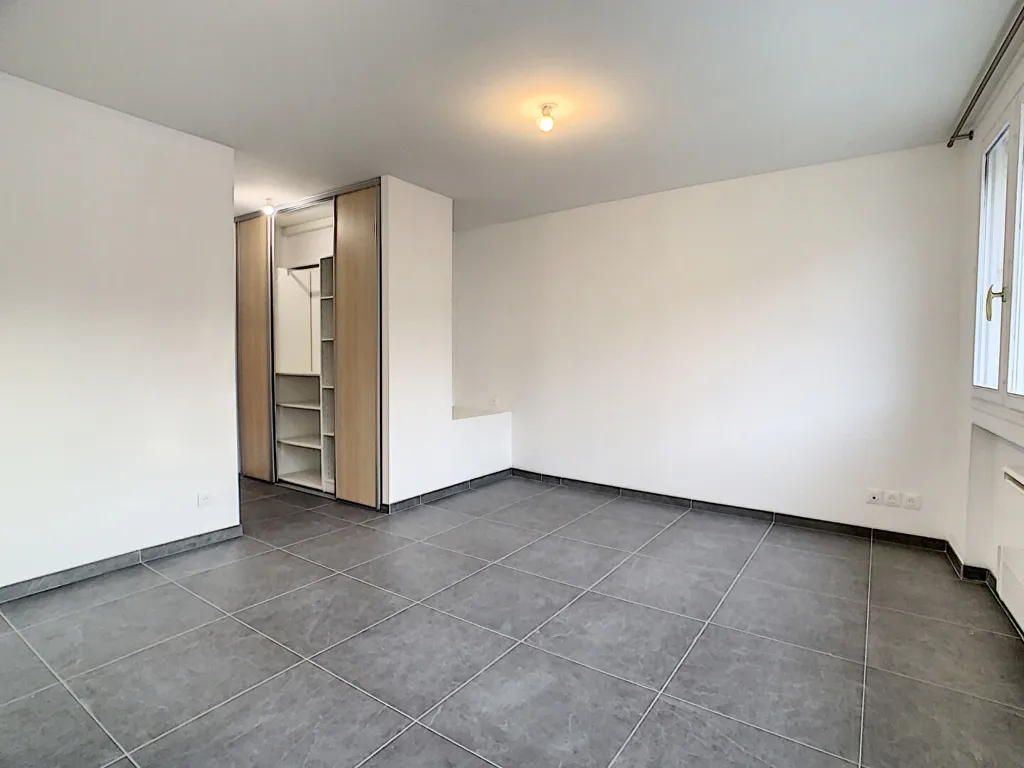 Pièces - Studio Rénové Plein Ouest près de la Place Danton
