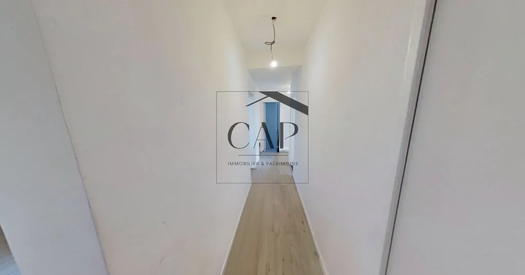 Esik - Characterful 4-Bed Apartment with Terrace in Marseille 10e