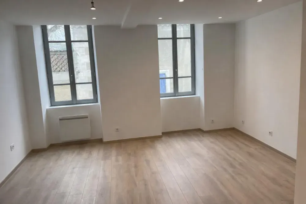 Pièces - Appartement Rénové avec Parking au Centre de Die