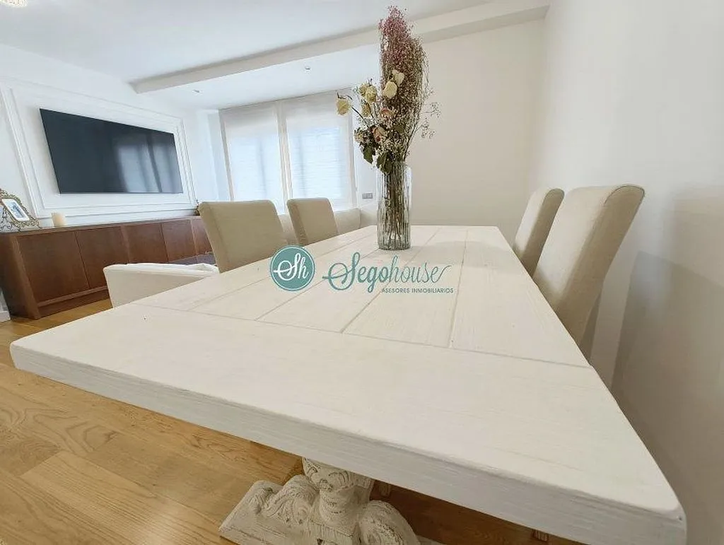 Dining Room - Modern Flat with Terrace in Ezequiel González
