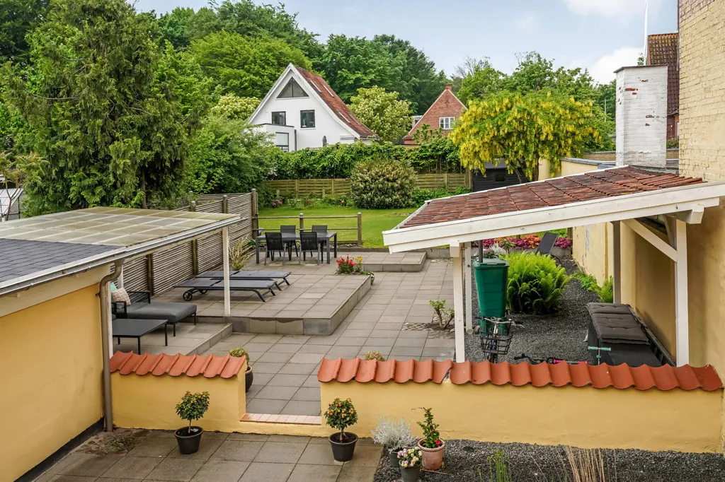 Terrass - Villa with Garden in Odense C