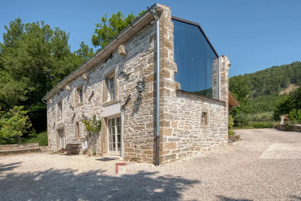 Välivaade - Villa with Extensive Building Land in Central Istria