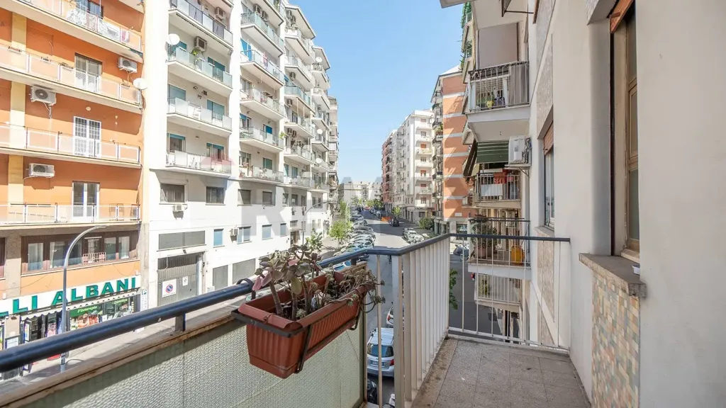 Balcon - Furnished Apartment with Balcony in Rome