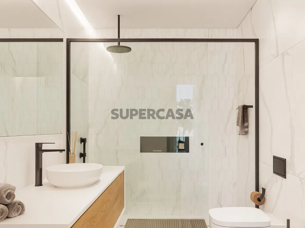 Salles de bain - Penthouse with Rooftop Pool in Costa de Caparica