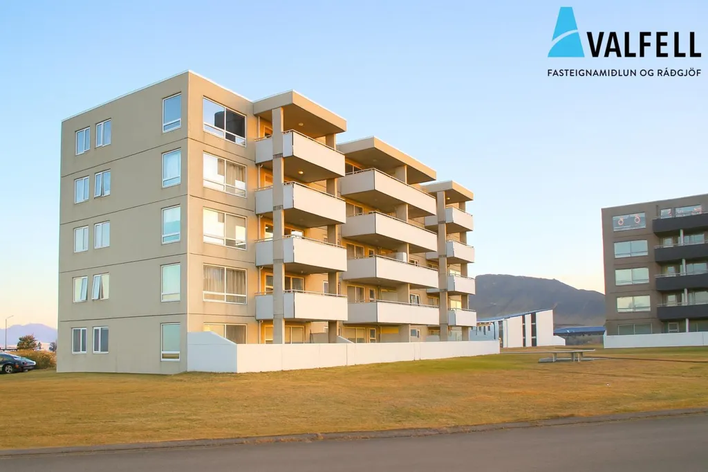 Välivaade - Apartment with South Balcony in Holtsflöt