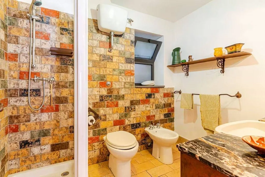 Bathrooms - Villa with Seafront Access in Maratea