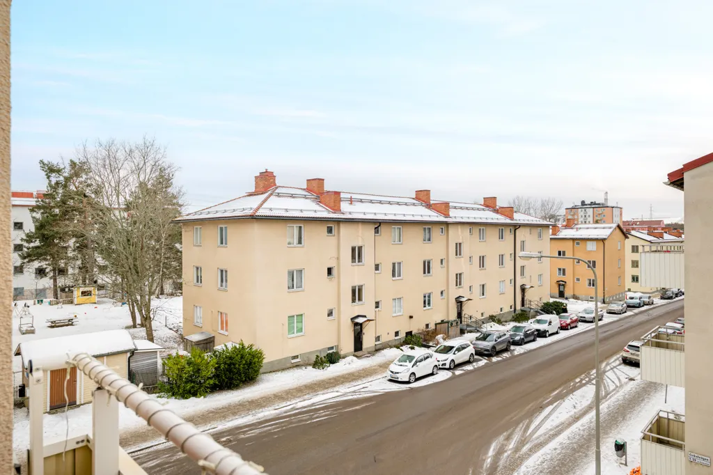 Rõdu - Apartment with West-Facing Balcony in Gubbängen