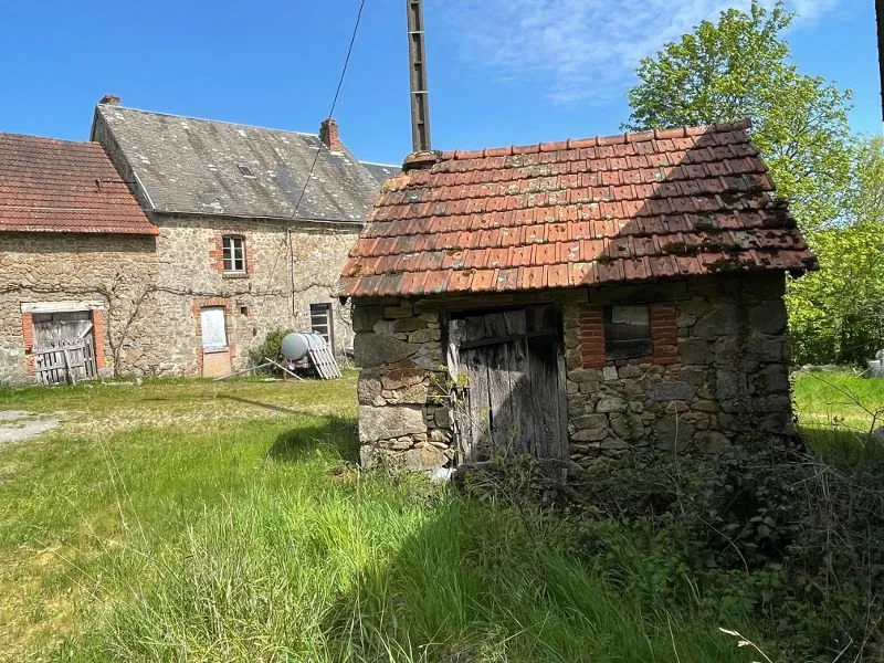 Välivaade - Farmhouse with 12 Hectares in Creuse