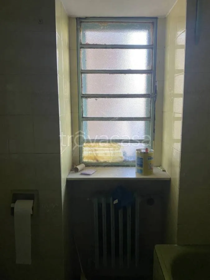 Salles de bain - Auctioned Apartment with Balcony in Turin