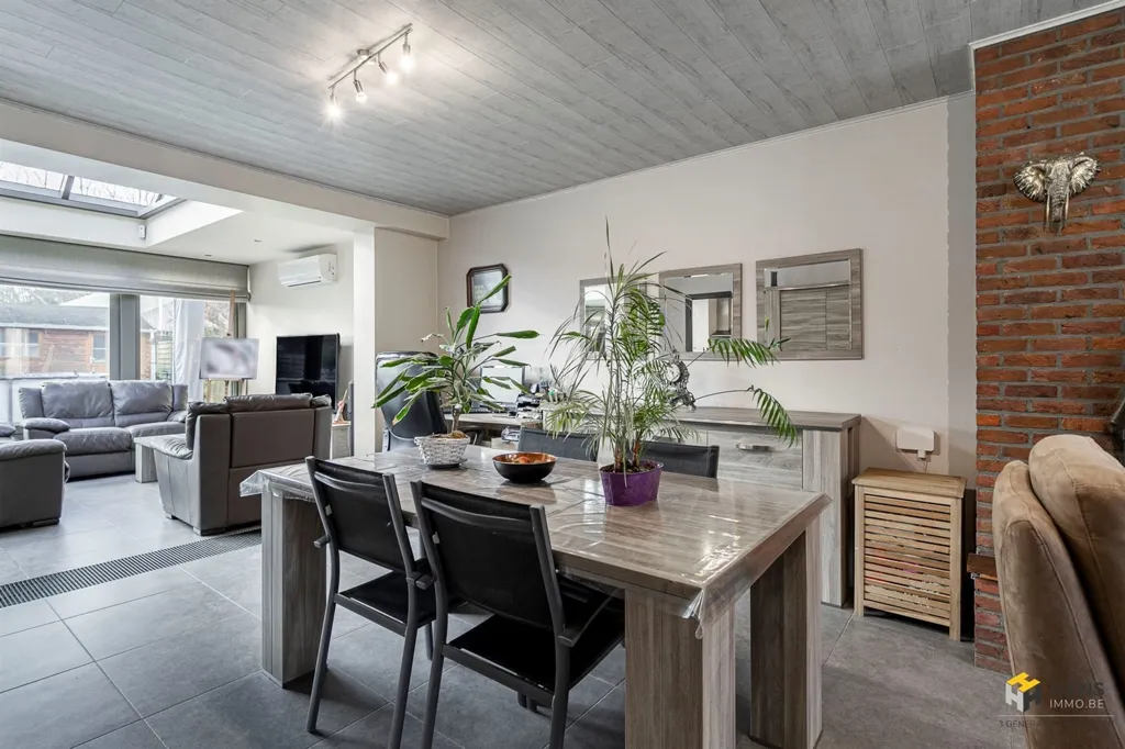 Sala da pranzo - Low-Rise Villa with Garden in Edegem